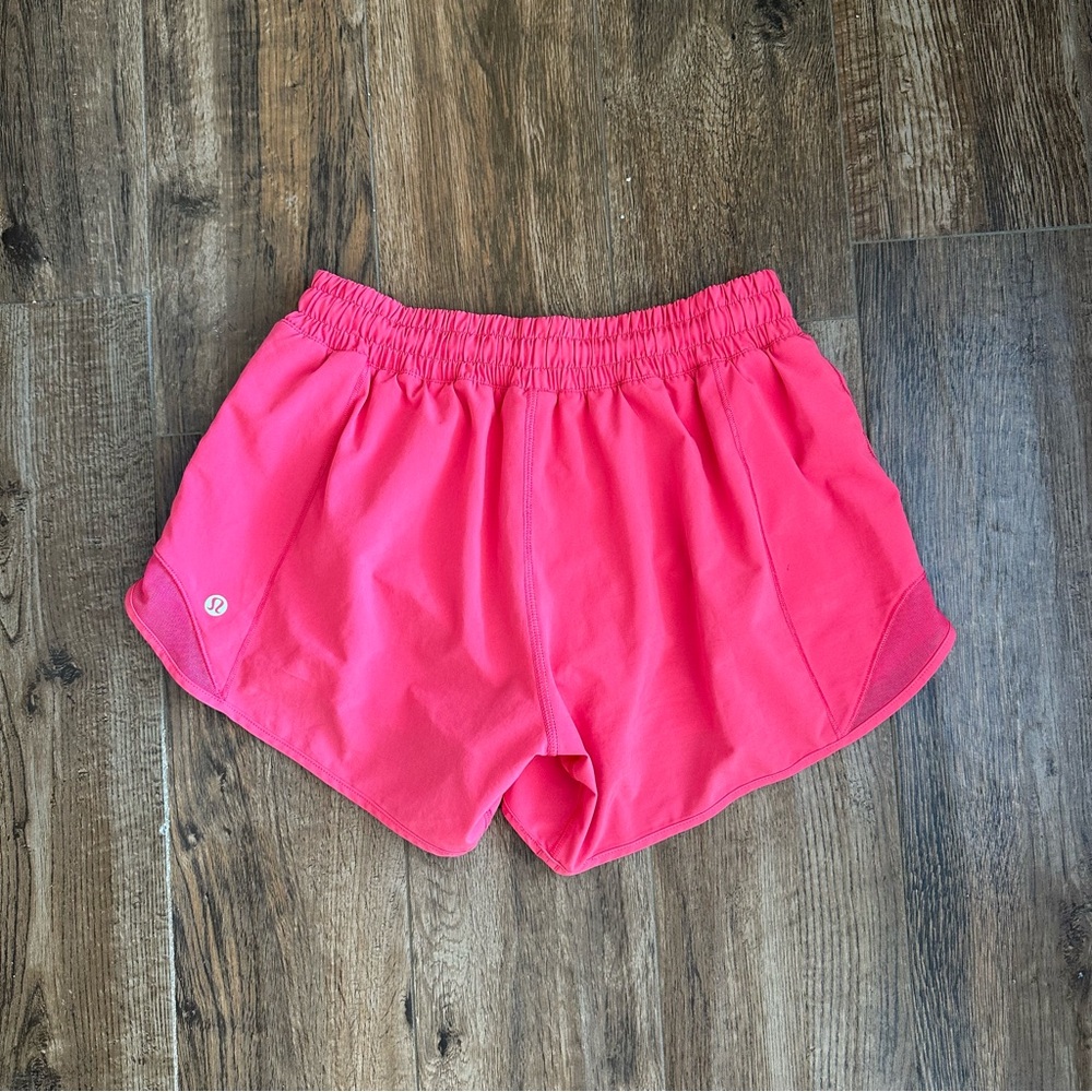 Lululemon Hotty Hot Low Rise Shorts 4”